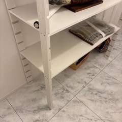 大きな白い棚（無料）の画像