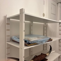 大きな白い棚（無料）の画像