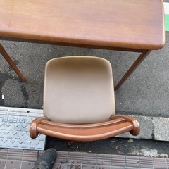3セット机椅子の画像