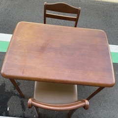 3セット机椅子の画像