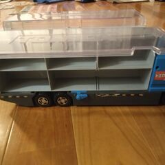 トミカ収納トラックと昔のメザスタの画像