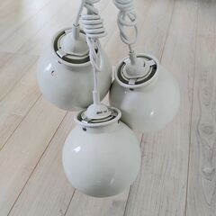 ペンダントライト　ダウン照明　E26　ホワイト　3灯の画像