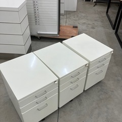 【来店歓迎 】【OF-81】LOAS ロアス　テレワーク スチール デスクワゴン 3段 脇机 袖机 サイドデスク サイドテーブル キャビネット サイドチェスト ホワイト 鍵付 検)事務机 オフィス チェア　会議 椅子　ロッカー　ミーティングテーブル　応接ソファ 店舗 事務所 什器　書庫 本棚 ラック デスク スチール 美品多数 格安 【中古オフィス家具】の画像