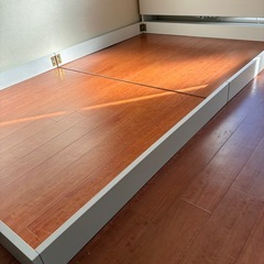 セミダブル　ベッドフレーム　ホワイトの画像