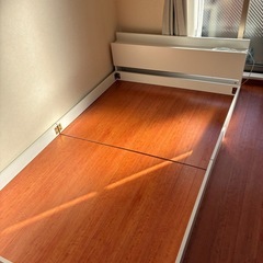 セミダブル　ベッドフレーム　ホワイトの画像