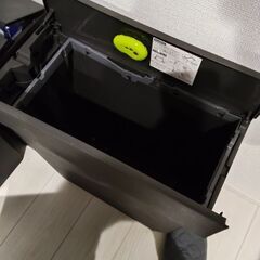 ゴミ箱2つの画像