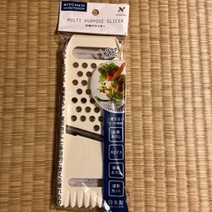 片手鍋とスライサーの画像