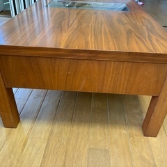 木目無垢材　アンティーク調　リビングテーブルの画像