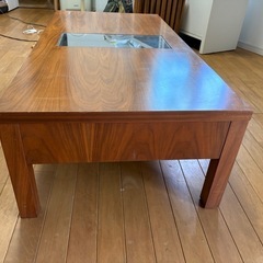 木目無垢材　アンティーク調　リビングテーブルの画像