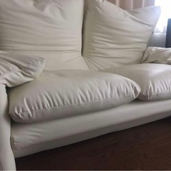 ほぼ未使用✨ホワイト2人掛けソファーの画像