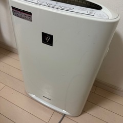 SHARP 空気清浄機（プラズマクラスター／脱臭強力タイプ）喫煙スペース・ペットのニオイ対策に！動作OKの画像