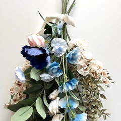 アーティフィシャルフラワー使用のスワッグの画像