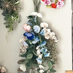 アーティフィシャルフラワー使用のスワッグの画像