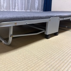おりたたみベッド コンパクト 折りたたみ ベッド シングル 簡易 折り畳み ベッド マットレス付き 組立不要 軽量[メーカー一年保証]の画像