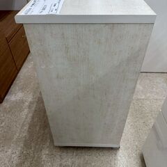 ★リユースのサカイ高崎店★TJ13599  食器棚 クリーム H79.5×D39×W73.5 クリーニング済みの画像