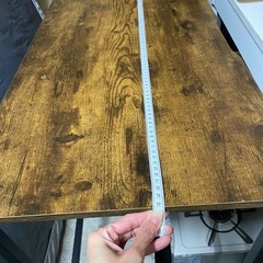 シンプルな木製パソコンデスクの画像