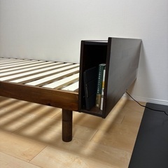 ベッドフレームの画像