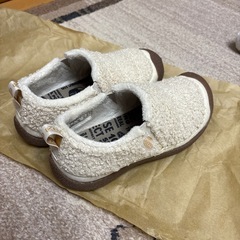 keen スリッポン　白　モコモコ
の画像