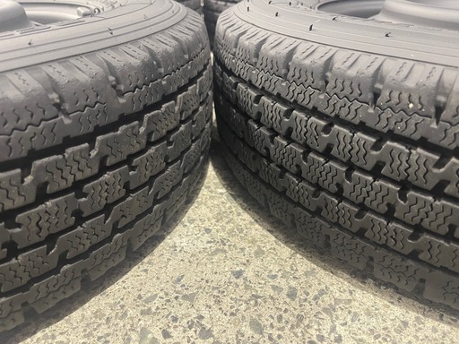 【売れました】軽トラ、軽バン用 145/80R12 スズキ純正 スタッドレスホイールセット マットブラック塗装済 TOYO22年製バリ溝