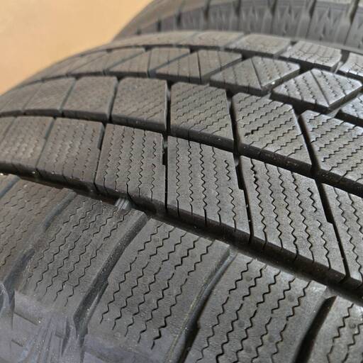 【中古品】ブリヂストン スタッドレスタイヤ 265/55R20 2本セット 265/55-20　BRIDGESTONE BLIZZAK VRX3 ランドクルーザーなど
