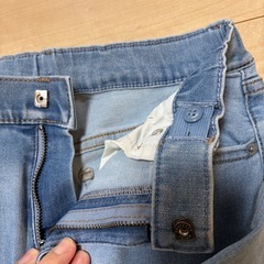 UNIQLO ジーパン140の画像