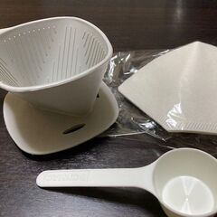 コーヒードリップセット（コーヒードリップ、計量スプーン、フィルター５枚）未使用品の画像