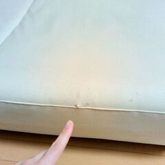 （お取引中キャンセル待ち）ソファーベッド　レザー系　ホワイト系　二人掛けソファ　傷・汚れあり　簡易クリーニング済みの画像
