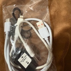 ジャンク品、コード、ボタン電池の画像