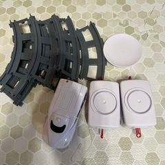 走る新幹線　回転寿司の画像