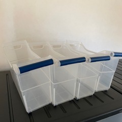 プラスチック収納棚 3つと小物入れの画像