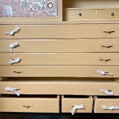 鎌倉彫和箪笥の画像