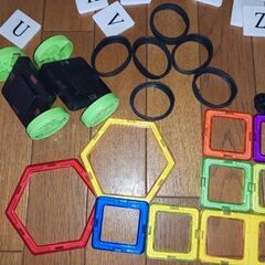 マグネットブロック 知育玩具 磁石ブロック 英語 数字 車輪パーツ付きの画像