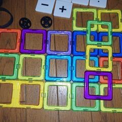マグネットブロック 知育玩具 磁石ブロック 英語 数字 車輪パーツ付きの画像