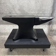 角付きアンビル　重量140kg 角付きアンビル 
ハンマー台　　の画像