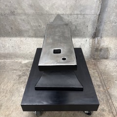 角付きアンビル　重量140kg 角付きアンビル 
ハンマー台　　の画像