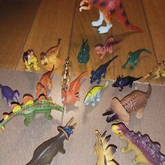 受け渡し交渉中　恐竜フィギアの画像