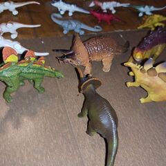 受け渡し交渉中　恐竜フィギアの画像