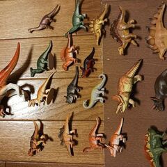 受け渡し交渉中　恐竜フィギアの画像