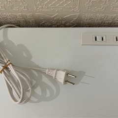 白　デスク テーブル　引き出しあり　コンセント付き　の画像