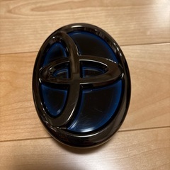トヨタ互換品 ヴォクシー クリアブラック リアエンブレム ハイブリッドの画像