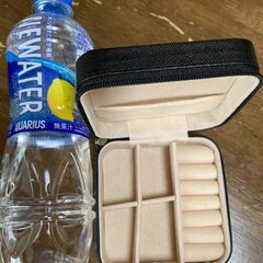 新品未使用のアクセサリーケースの画像