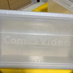 コミック、ビデオ、収納ケースの画像