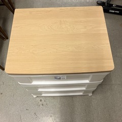 12/25まで店頭商品一部を除き半額クリスマスSALE!!開催中　イ2512-053 IRIS ウッドトップチェスト 3段 キャスター付き キズ汚れ有りの画像