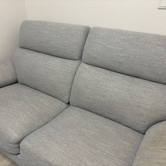 【〜12/26引渡し限定】2〜3人掛けコンパクト／ソファ／グレー／手渡しOK／中古の画像