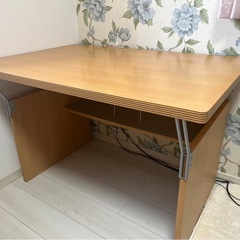 デスク、机の画像