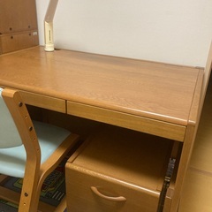 ベネッセ学習机（カリモク）の画像