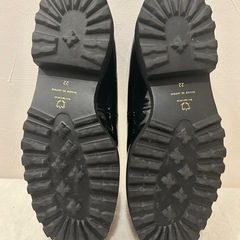 美品☆HIMIKO ブラックエナメル厚底ローファー ゴールドリングモチーフ定価20000弱　22㎝の画像