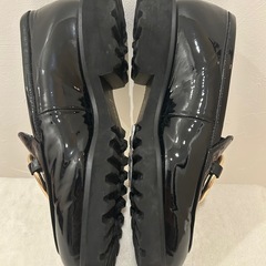 美品☆HIMIKO ブラックエナメル厚底ローファー ゴールドリングモチーフ定価20000弱　22㎝の画像
