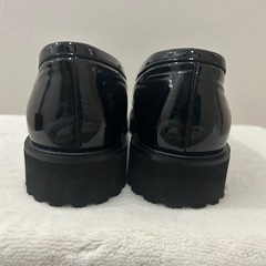 美品☆HIMIKO ブラックエナメル厚底ローファー ゴールドリングモチーフ定価20000弱　22㎝の画像