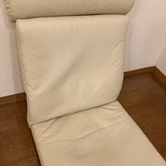 IKEA パーソナルチェア　ポエングとオットマンのクッションと革製カバーの画像